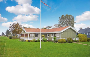 4 Bedroom Beach Front Home In Juelsminde Juelsminde